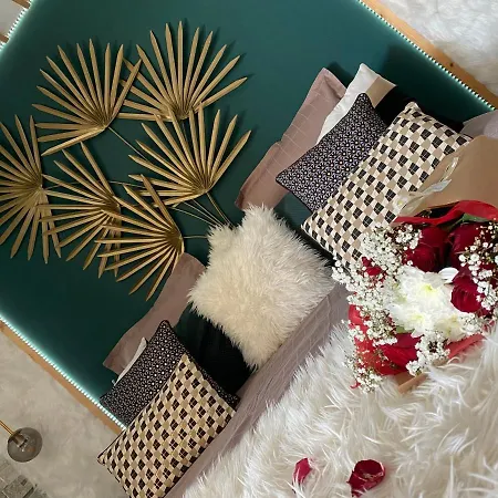 Romantique Le Temps D'un Instant Loveroom Hammam Jacuzzi Piscine Bed & Breakfast