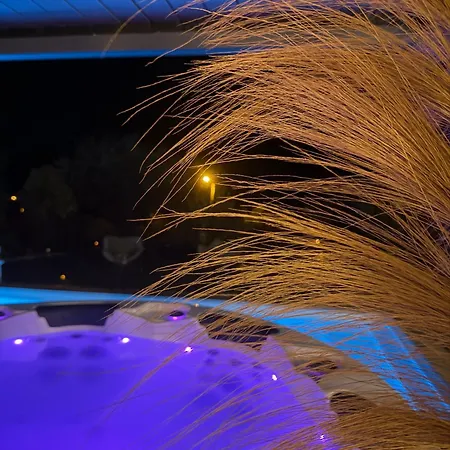 Panzió Romantique Le Temps D'un Instant Loveroom Hammam Jacuzzi Piscine 4*