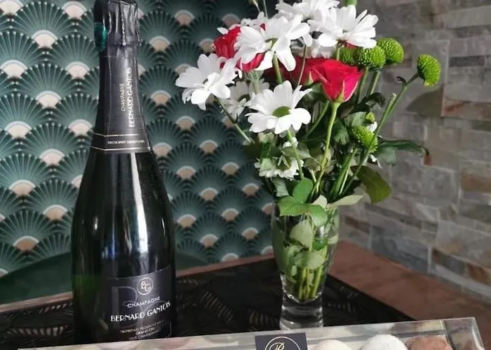 Romantique Le Temps D'un Instant Loveroom Hammam Jacuzzi Piscine Bed & Breakfast